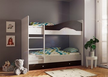 Детская  двухъярусная кровать Мая с 2 ящиками на щитах, корпус Млечный дуб, фасад Венге в Элисте - предосмотр