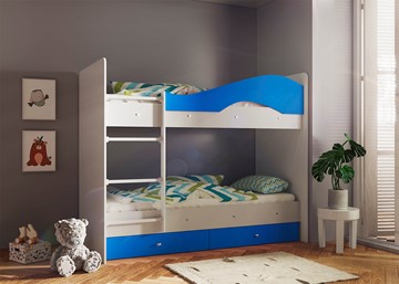 Детская кровать для мальчика Мая с 2 ящиками на щитах, корпус Млечный дуб, фасад Синий в Элисте