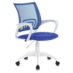 Кресло компьютерное Brabix Fly MG-396W (с подлокотниками, пластик белый, сетка, темно-синее с рисунком "Space") в Элисте