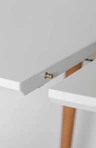 Кухонный стол круглый Белая Эмаль д. 100 см МДФ ножки светлый орех в Элисте - предосмотр 8