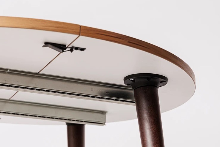 Кухонный стол круглый Шпон Ореха д. 100 см МДФ ножки орех в Элисте - изображение 3